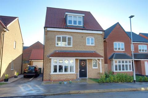 4 bedroom detached house for sale, Dogrose Avenue, Beverley