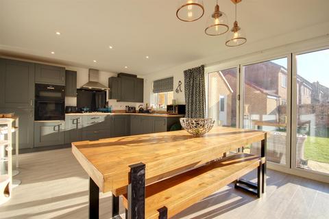 4 bedroom detached house for sale, Dogrose Avenue, Beverley