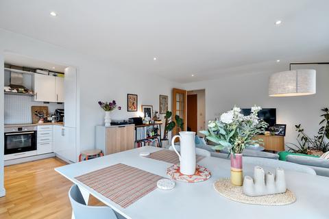 2 bedroom apartment for sale, Highwood Close, London