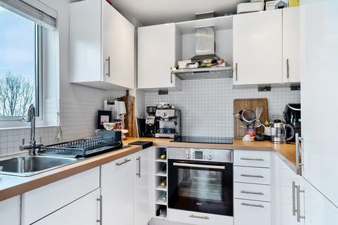 2 bedroom apartment for sale, Highwood Close, London