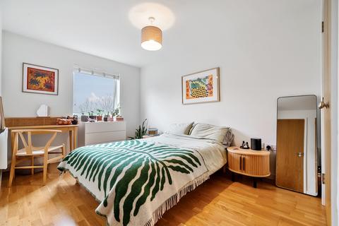 2 bedroom apartment for sale, Highwood Close, London