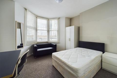 2 bedroom flat to rent, Broad Street, Brighton