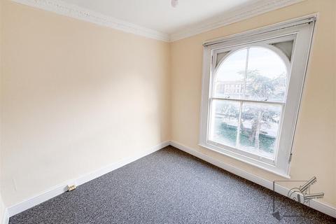 Office to rent, Wrotham Road, Gravesend