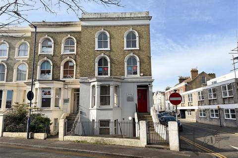 Office to rent, Wrotham Road, Gravesend