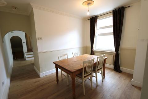 3 bedroom flat to rent, Avenue Road, Leamington Spa, CV31