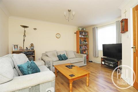 3 bedroom semi-detached house for sale, Rodber Way, Park Hill, NR32