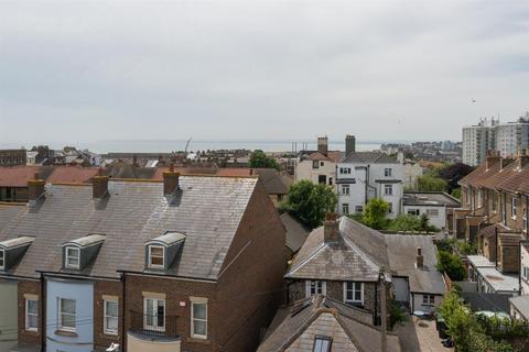 1 bedroom flat to rent, Albion Road, Ramsgate, CT11