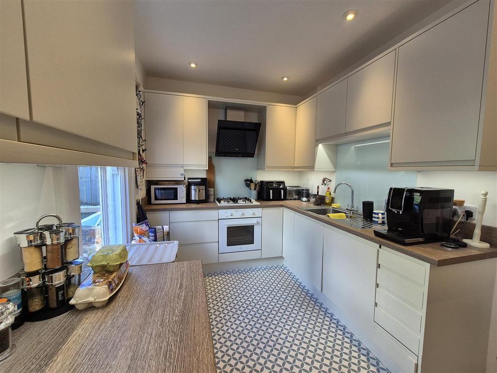 Kitchen3.jpg