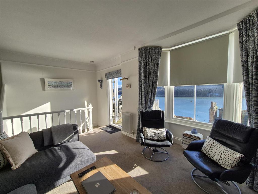 Sitting room 3.jpg