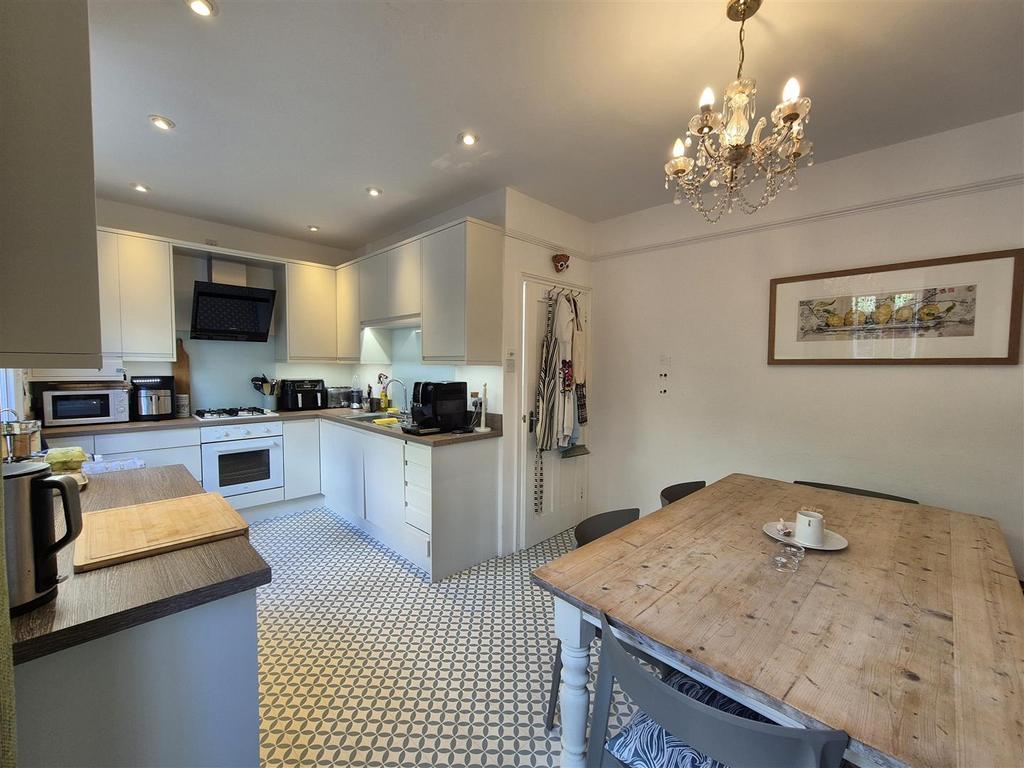 Kitchen4.jpg