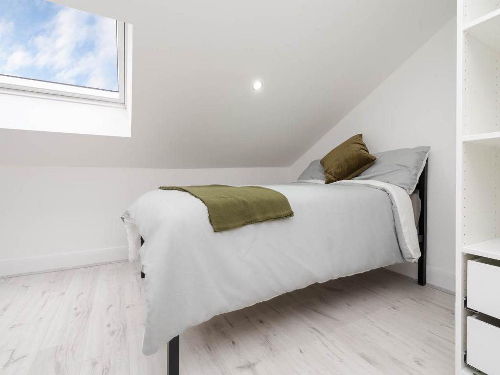 103 Adelaide (42 of