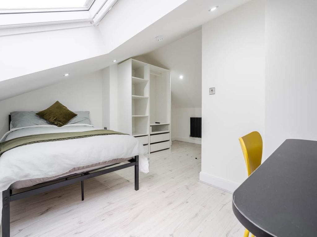 103 Adelaide (46 of