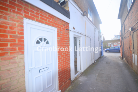 2 bedroom flat to rent, Ilford, IG2