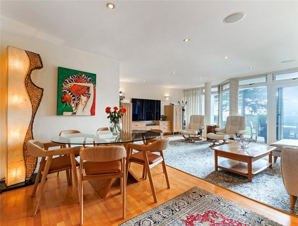 Sitting/Dining Room