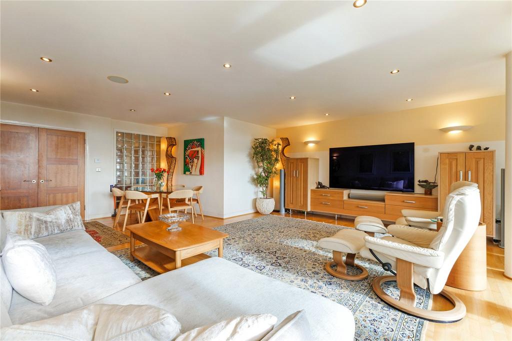 Sitting/Dining Room