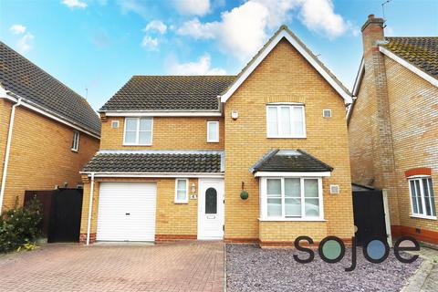 4 bedroom detached house to rent, Rodber Way, Park Hill, NR32