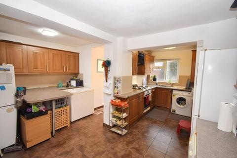 4 bedroom semi-detached house to rent, Trevino Drive, Leicester, LE4