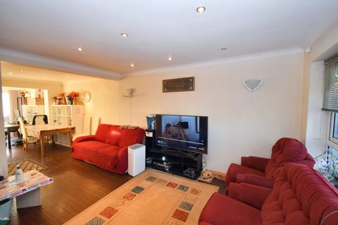 4 bedroom semi-detached house to rent, Trevino Drive, Leicester, LE4