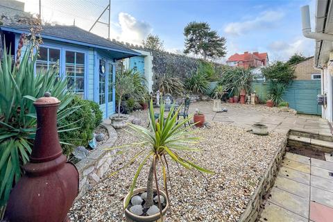 2 bedroom bungalow for sale, Heather Close, Old Colwyn, Colwyn Bay, Conwy, LL29