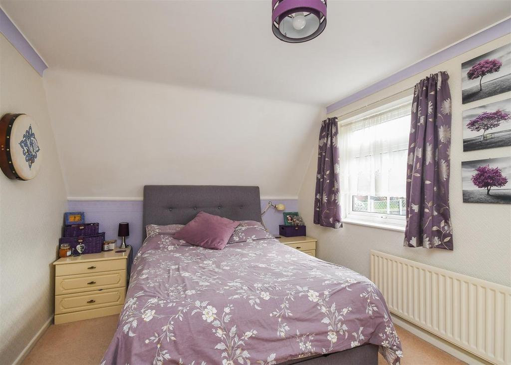 2 Reynolds Close - Bedroom 1 (2).jpg