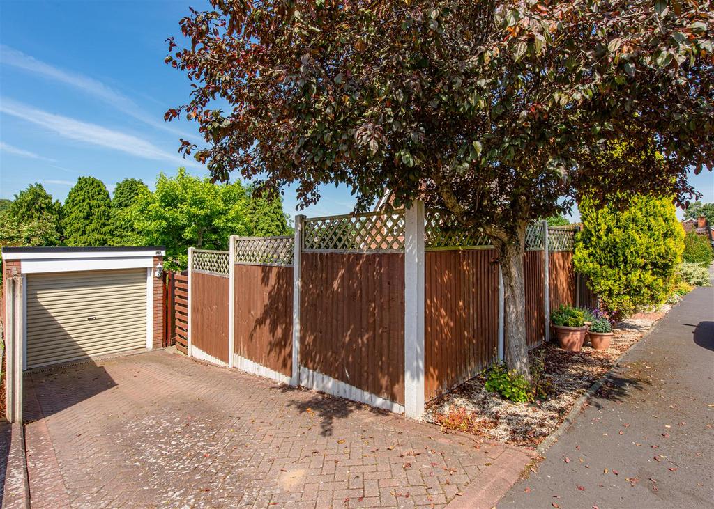 2 Reynolds Close-garage.jpg