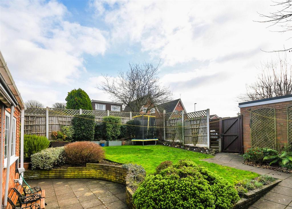 2 Reynolds Close - Garden.jpg