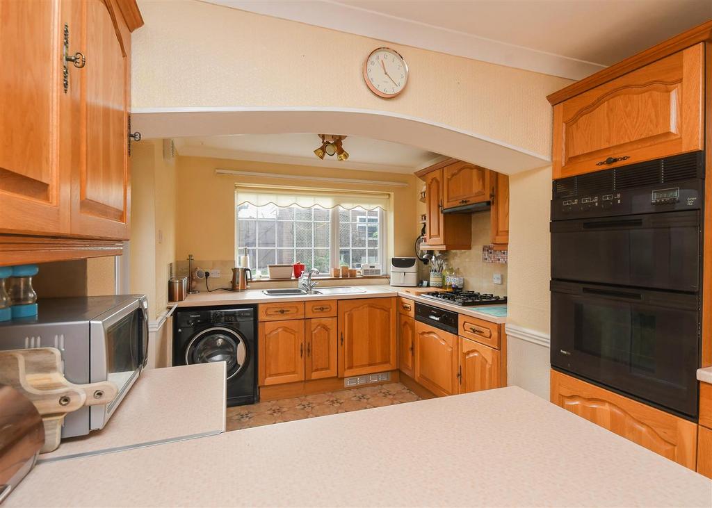 2 Reynolds Close - Kitchen Diner.jpg
