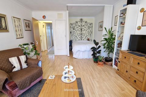 Studio for sale, Thatcham Court, High Road N20