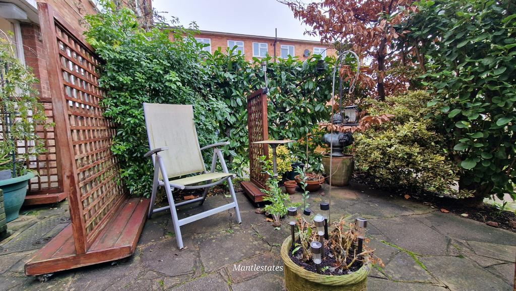 Courtyard garden