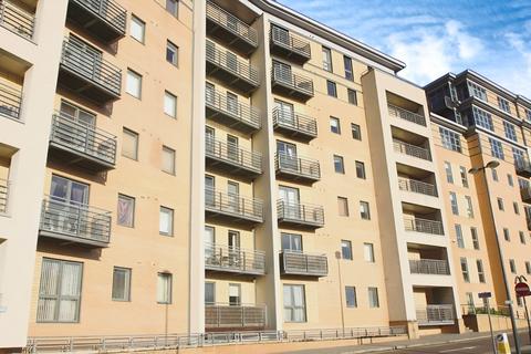 1 bedroom flat to rent, Cromwell Court, Leeds, UK, LS10