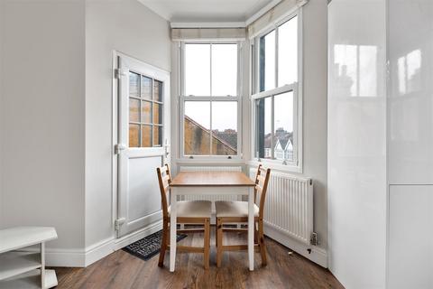 1 bedroom flat for sale, Fulham Palace Road, Hammersmith