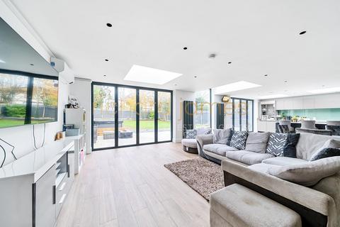 6 bedroom detached house for sale, Millway, London, NW7