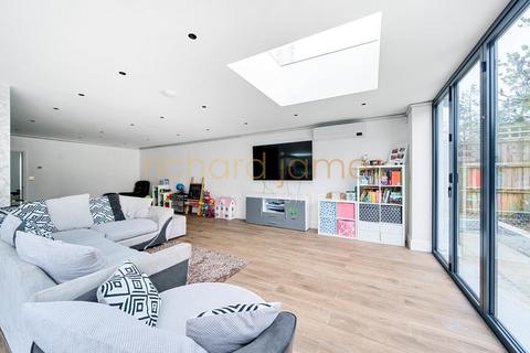 102 Millway, London, NW7 3JJ