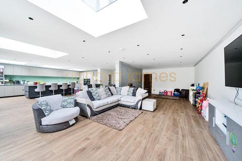 102 Millway, London, NW7 3JJ
