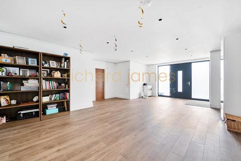 102 Millway, London, NW7 3JJ