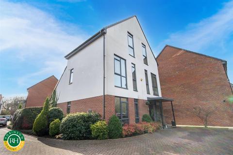 5 Fox Gardens, Bentley, Doncaster, DN5 0NF