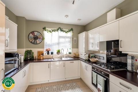 5 Fox Gardens, Bentley, Doncaster, DN5 0NF
