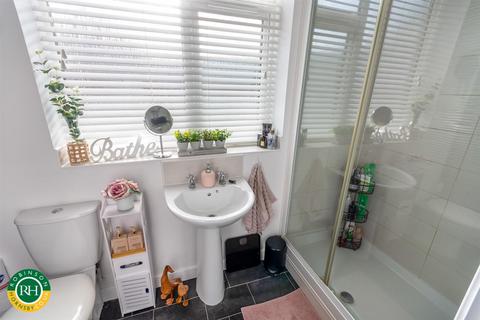 5 Fox Gardens, Bentley, Doncaster, DN5 0NF