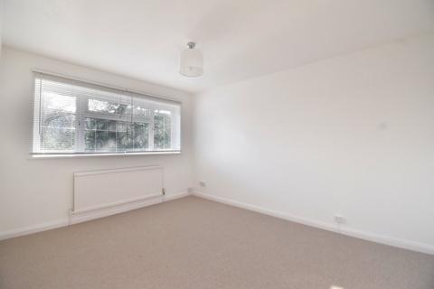 3 bedroom terraced house to rent, Station Avenue, Walton-on-Thames, KT12