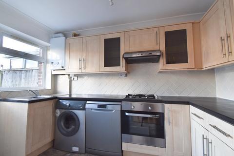 3 bedroom terraced house to rent, Station Avenue, Walton-on-Thames, KT12