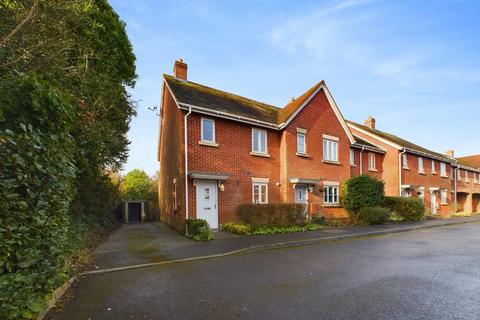 3 bedroom end of terrace house to rent, Andover Road, Southampton SO22