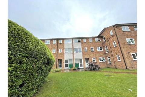 2 bedroom flat to rent, Fawcett Road,  Windsor,  SL4