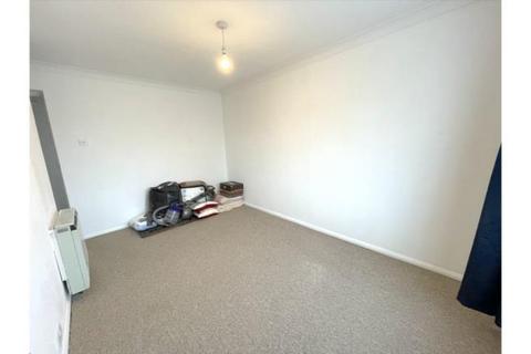 2 bedroom flat to rent, Fawcett Road,  Windsor,  SL4