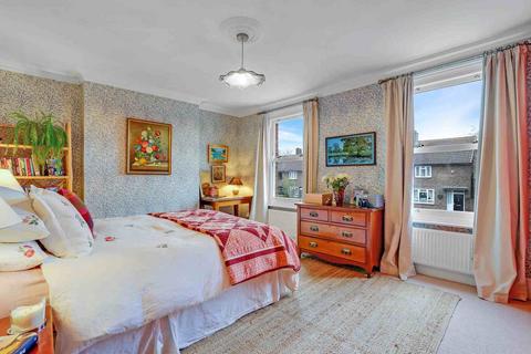 4 bedroom semi-detached house to rent, Hillmore Grove, Sydenham