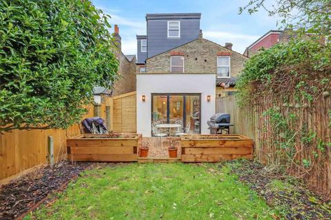 4 bedroom semi-detached house to rent, Hillmore Grove, Sydenham
