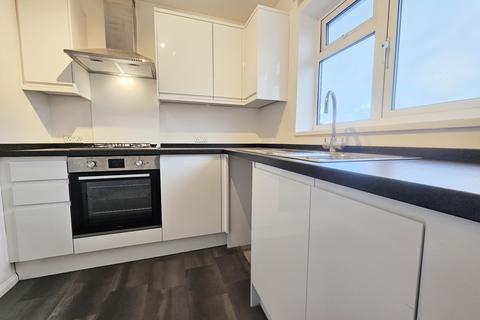 2 bedroom flat to rent, Adams Glade, Rochford, Essex