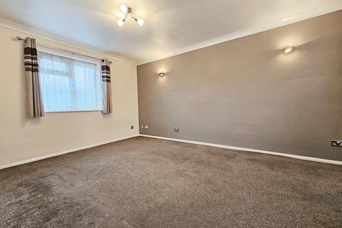 2 bedroom flat to rent, Adams Glade, Rochford, Essex