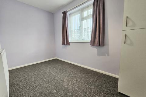 2 bedroom flat to rent, Adams Glade, Rochford, Essex