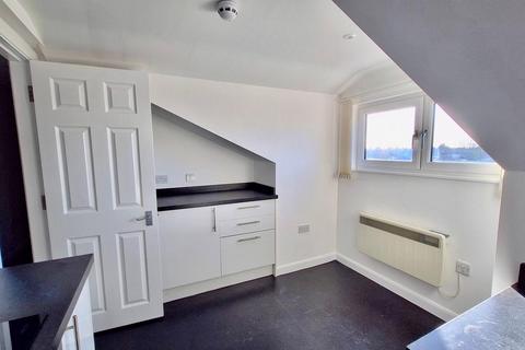 2 bedroom flat to rent, 274 St Annes Road, Blackpool FY4