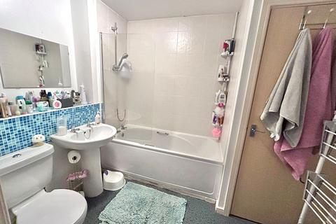 2 bedroom flat for sale, Caroline Court, Burton-on-Trent, Staffordshire, DE14